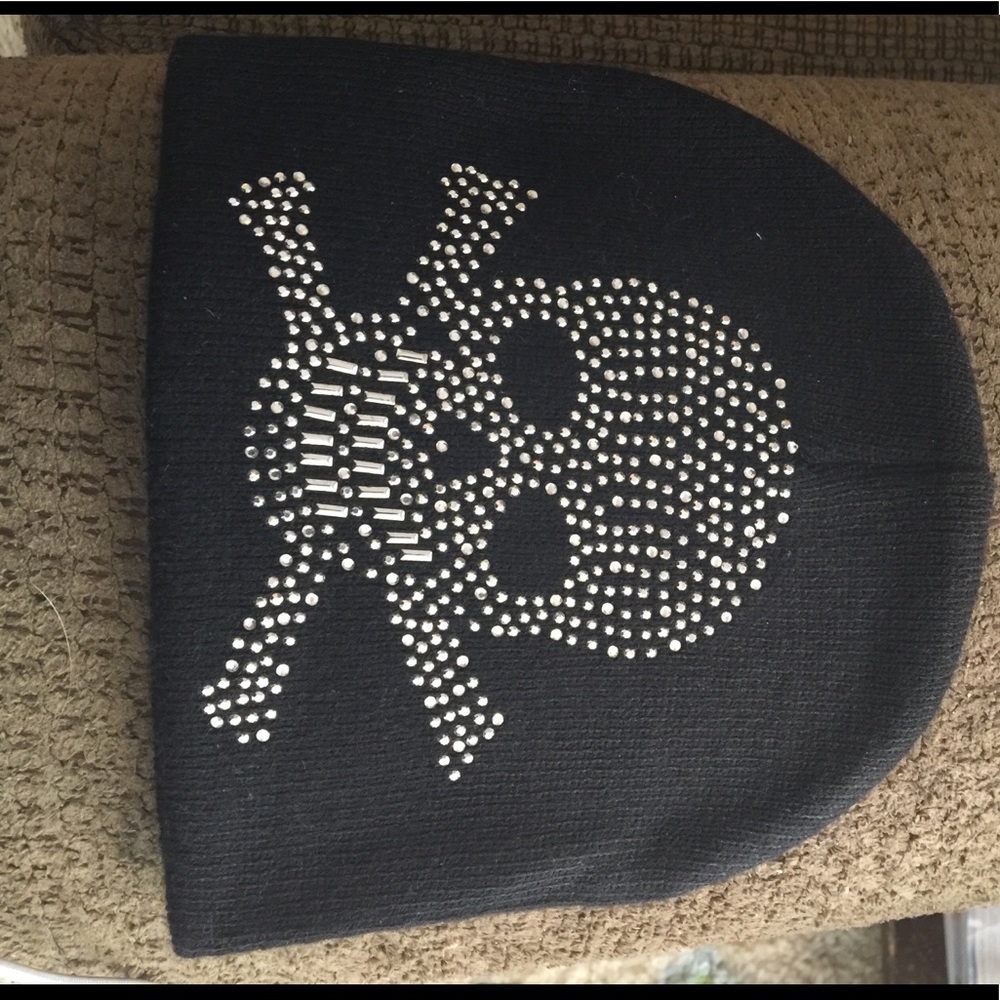 Skull beanie hat studded